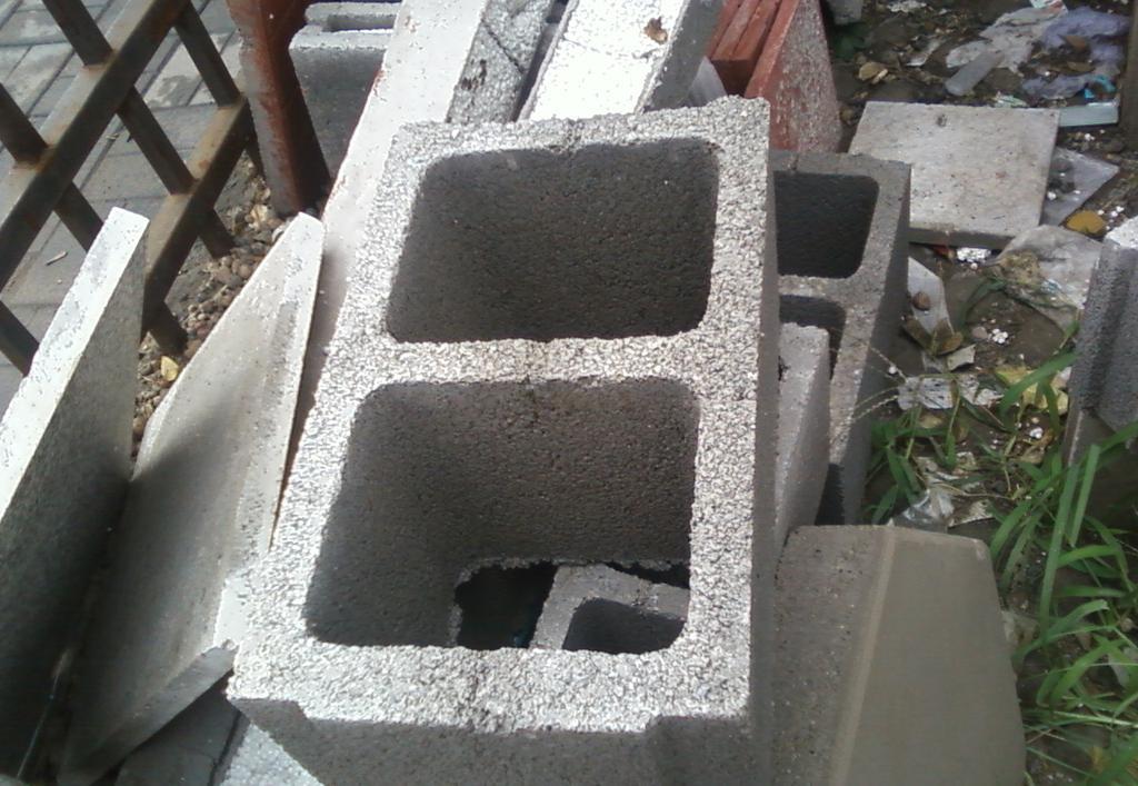 連鎖砌塊，免抹灰砌塊，空心砌塊。