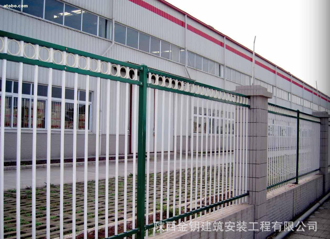 廠家新款圍墻柵欄 安康漢中延安甘肅鋅鋼噴塑圍墻欄桿 防護(hù)欄