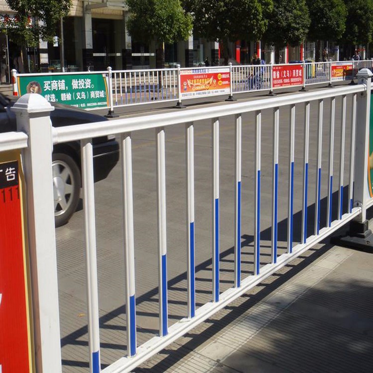 頂卓市政道路護欄 道路隔離護欄網(wǎng) 車道隔離護欄 市政建設(shè)防護網(wǎng) 京式道路護欄 馬路中央圍欄廠家直銷大量現(xiàn)貨供應(yīng)